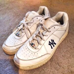 Womens Vintage Reebok MLB Clubhouse Authentic NY Yankees White Sneakers, Size 10